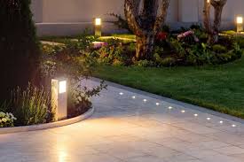 إضاءة حدائق خارجية