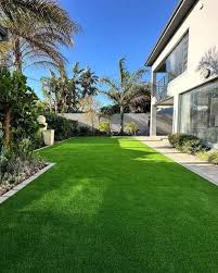 تركيب عشب صناعي للحدائق